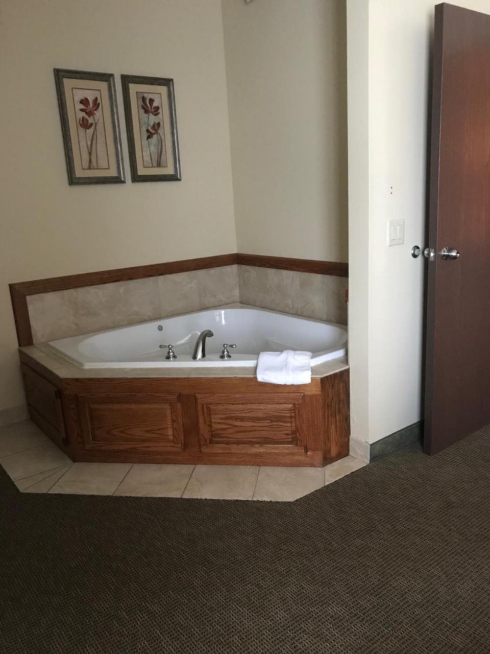 Randolph Inn And Suites Winchester Bagian luar foto